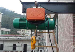 微型電動(dòng)葫蘆遇到緊急情況時(shí)要立刻停止操作