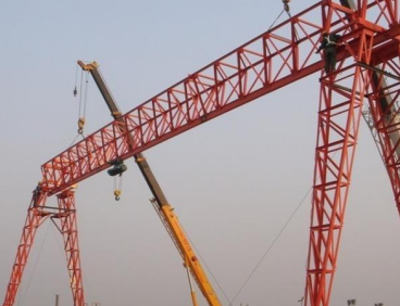 懸掛式電動葫蘆和龍門吊助力偏遠地區路網建設