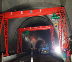 用了微型鋼絲繩電動葫蘆隧道開挖更省力