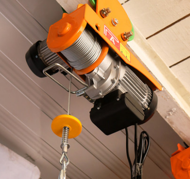 微型電動葫蘆使用不旋轉(zhuǎn)鋼絲繩還需要注意卷筒的旋向嗎