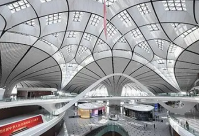 微型電動葫蘆在提升指廊鋼屋蓋中的應用