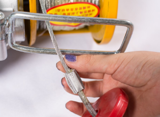 微型電動葫蘆的限位裝置彎曲后起不到阻擋作用